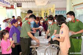 Công an Ninh Giang duy trì hoạt động phát cháo từ thiện 
